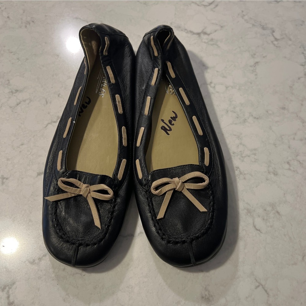 AEROSOLES Black and Tan Flats